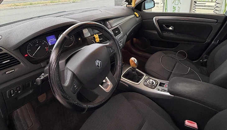 location-RENAULT-Fleury-les-Aubrais-roadstr