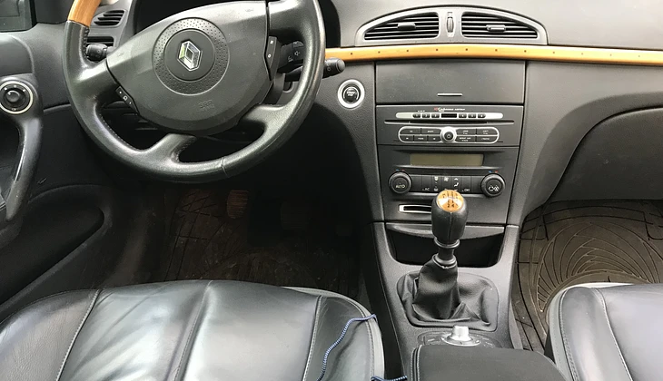 location-RENAULT-Arpajon-roadstr
