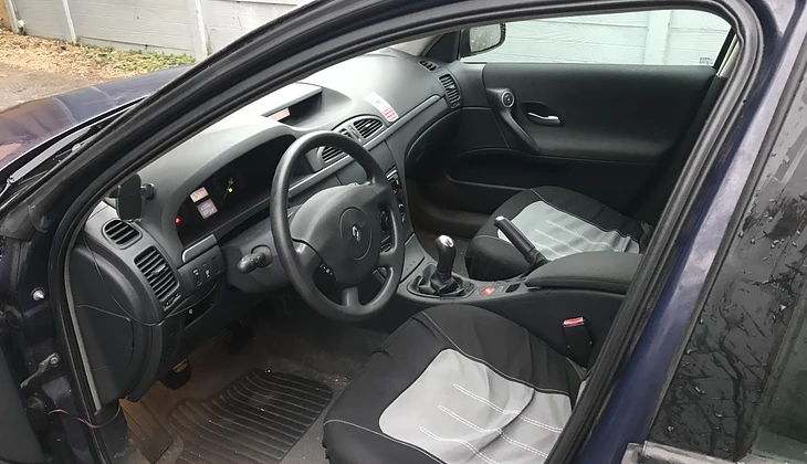location-RENAULT-Arpajon-roadstr