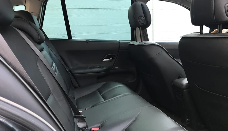 location-RENAULT-Arpajon-roadstr