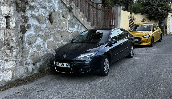 location-RENAULT-Menton-roadstr