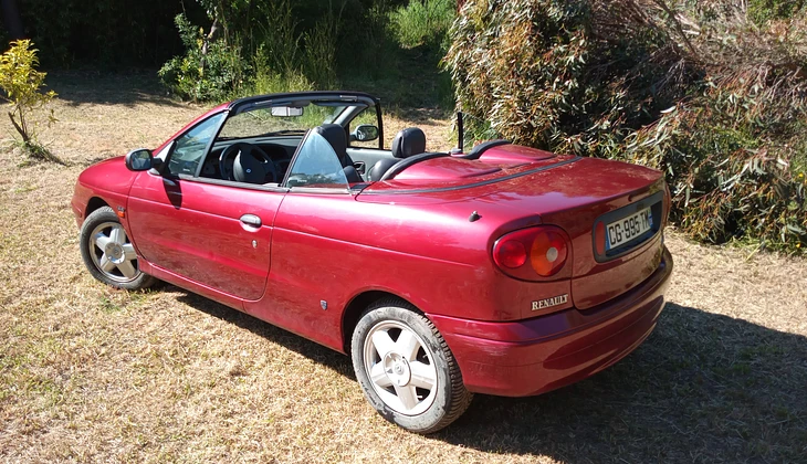 location-RENAULT-Porto-Vecchio-roadstr