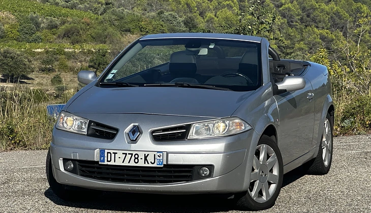 location-RENAULT-Villeneuve-de-Berg-roadstr