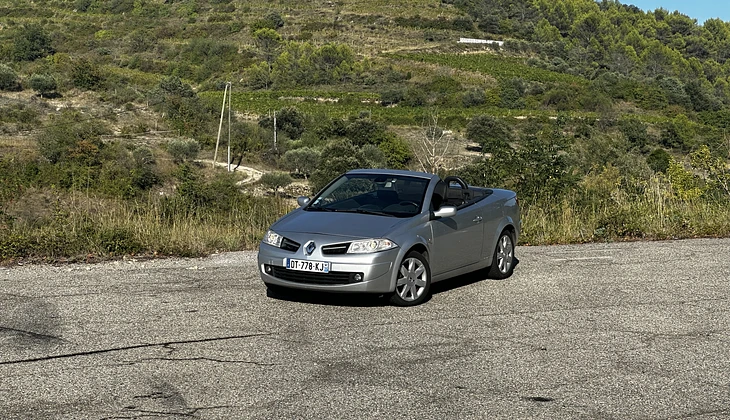 location-RENAULT-Villeneuve-de-Berg-roadstr