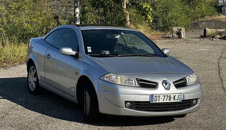 location-RENAULT-Villeneuve-de-Berg-roadstr