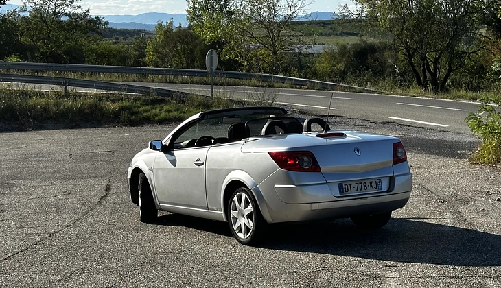 location-RENAULT-Villeneuve-de-Berg-roadstr