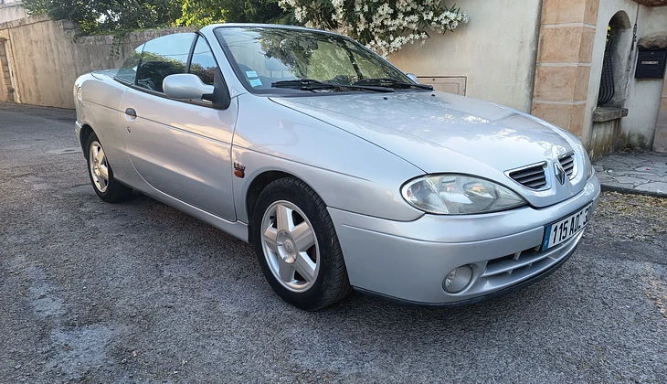location-RENAULT-Lunel-roadstr