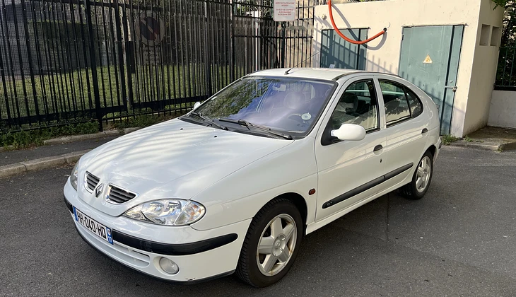 location-RENAULT-Clichy-roadstr