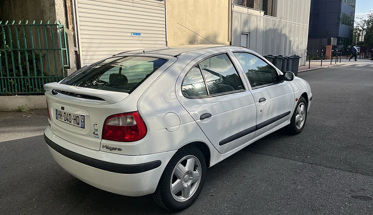 location-RENAULT-Clichy-roadstr