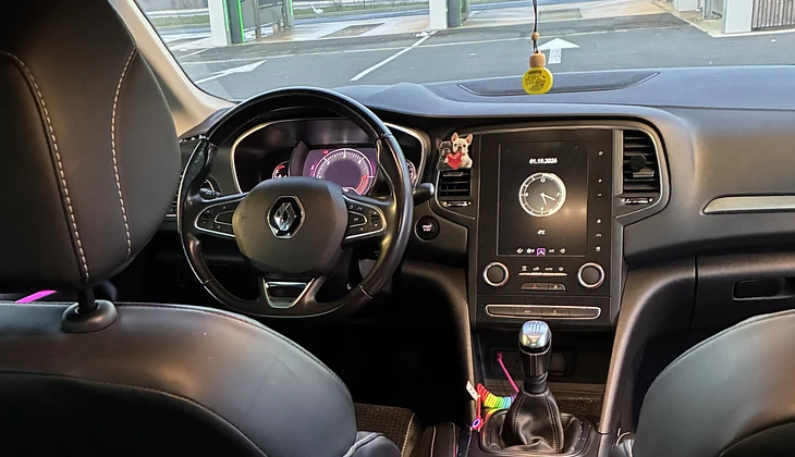 location-RENAULT-Warcq-roadstr