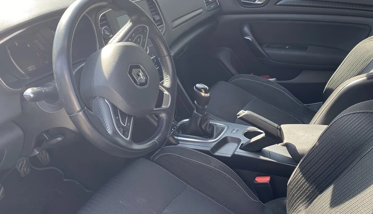 location-RENAULT-Brest-roadstr