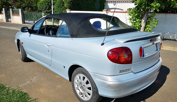 location-RENAULT-Lunel-Viel-roadstr