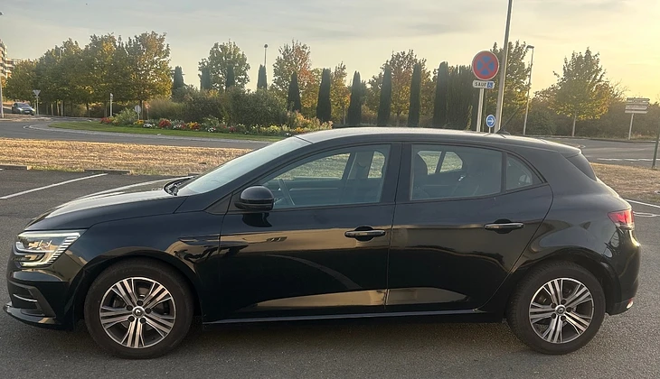 location-RENAULT-Saint-Jean-de-la-Ruelle-roadstr