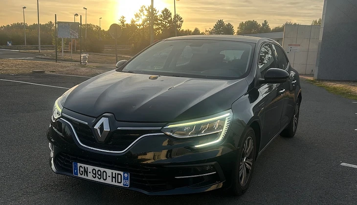 location-RENAULT-Saint-Jean-de-la-Ruelle-roadstr