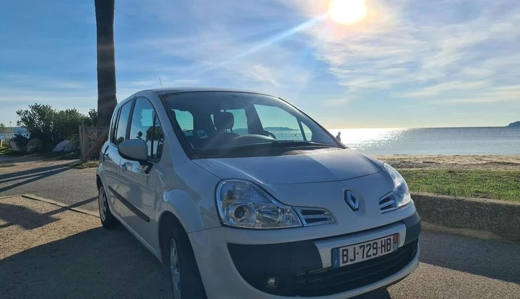 location-RENAULT-Hyères-roadstr
