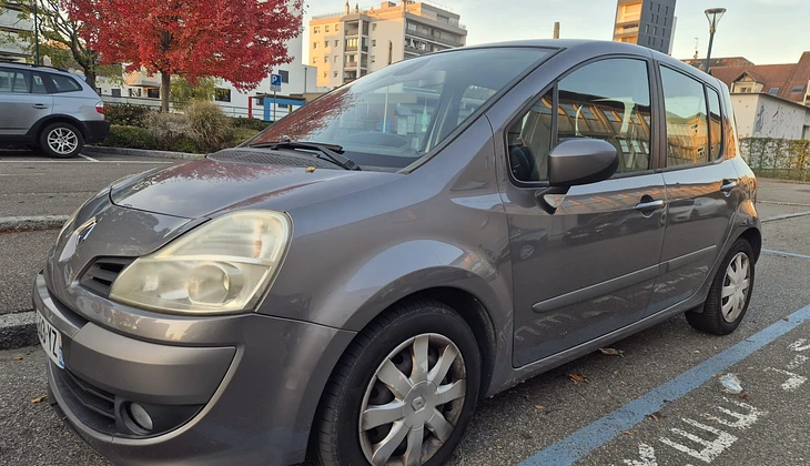 location-RENAULT-Saint-Louis-roadstr