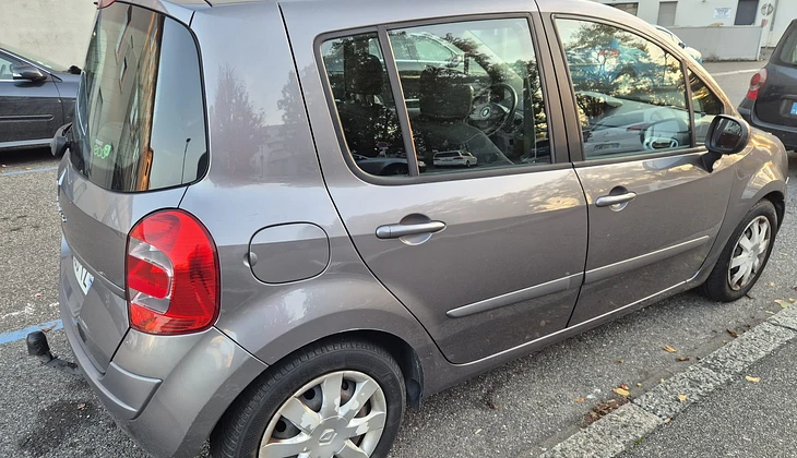 location-RENAULT-Saint-Louis-roadstr
