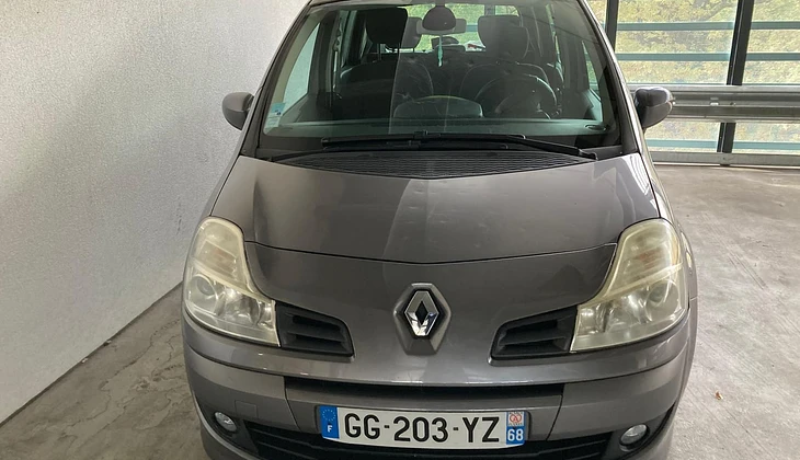 location-RENAULT-Saint-Louis-roadstr