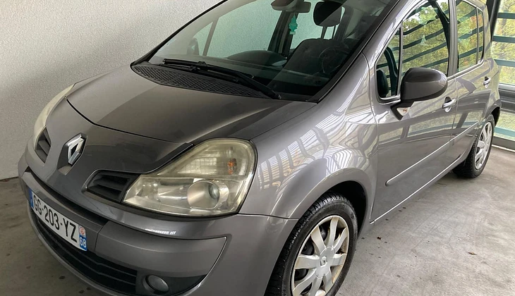 location-RENAULT-Saint-Louis-roadstr