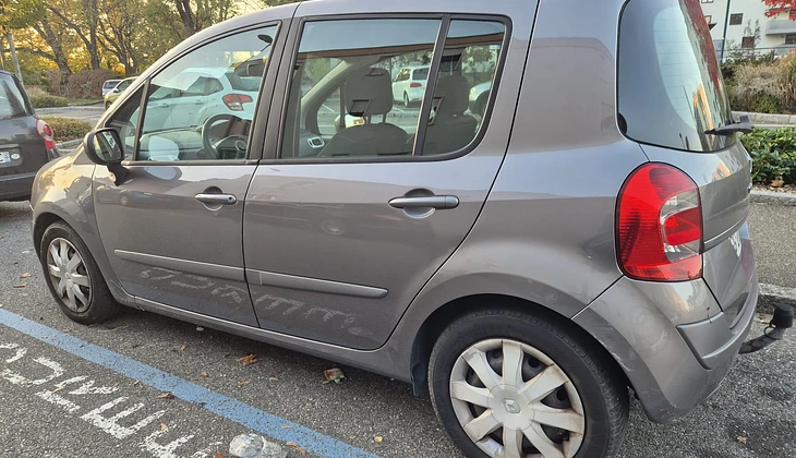 location-RENAULT-Saint-Louis-roadstr