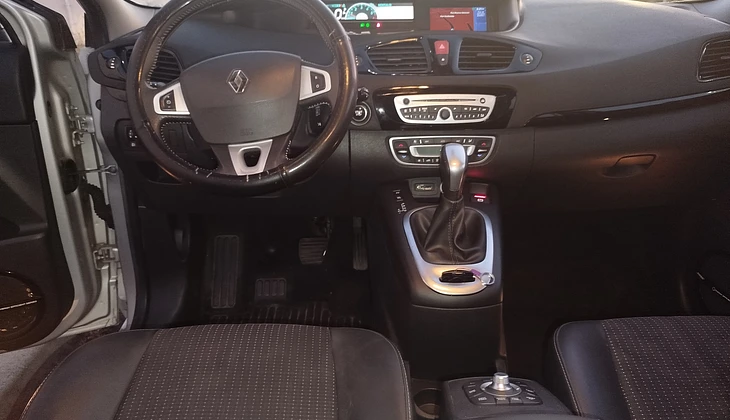 location-RENAULT-Angoulême-roadstr