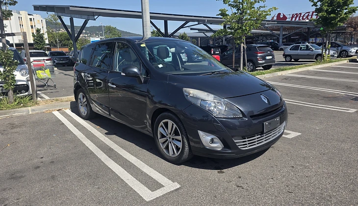 location-RENAULT-Cannes-roadstr