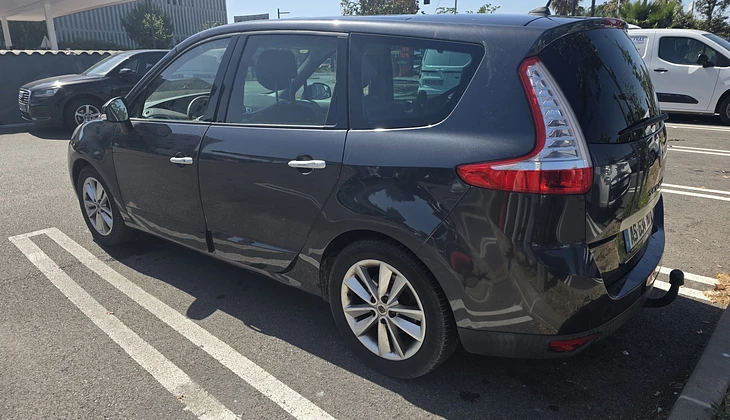 location-RENAULT-Cannes-roadstr