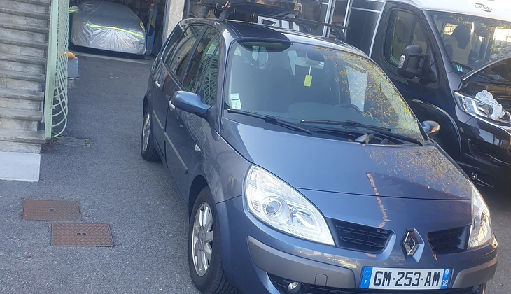 location-RENAULT-Barraux-roadstr