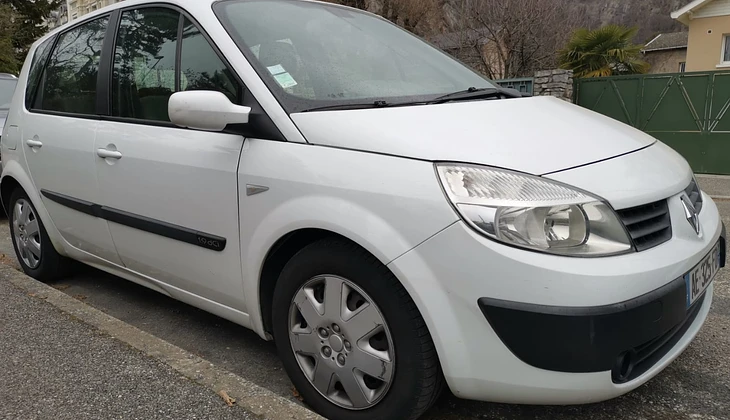 location-RENAULT-Saint-Égrève-roadstr