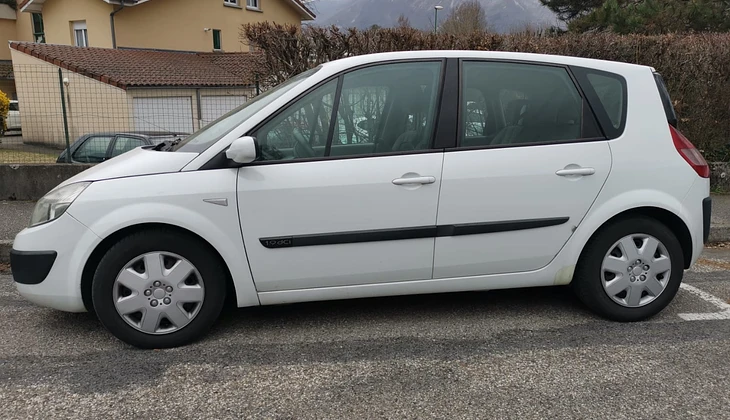 location-RENAULT-Saint-Égrève-roadstr