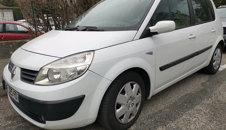 location-RENAULT-Saint-Égrève-roadstr