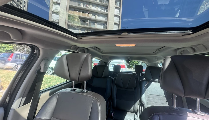 location-RENAULT-Les Lilas-roadstr