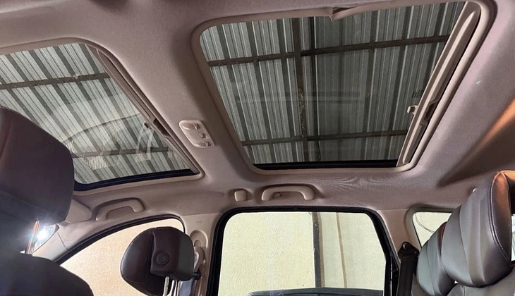 location-RENAULT-Les Lilas-roadstr