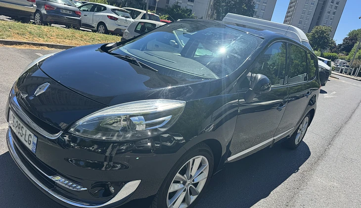 location-RENAULT-Les Lilas-roadstr