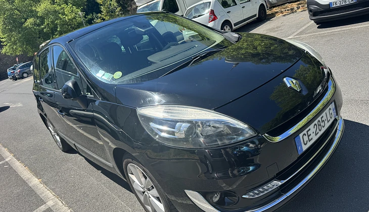 location-RENAULT-Les Lilas-roadstr
