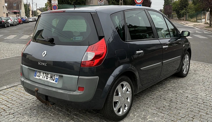 location-RENAULT-Les Pavillons-sous-Bois-roadstr