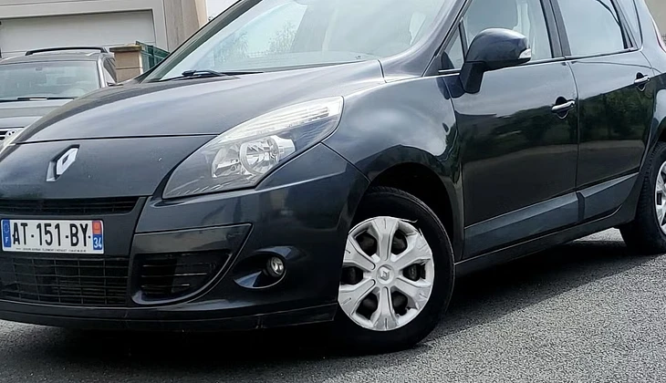 location-RENAULT-Condé-Sainte-Libiaire-roadstr