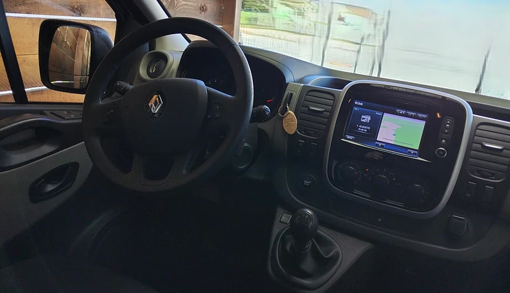 location-RENAULT-Martigné-sur-Mayenne-roadstr