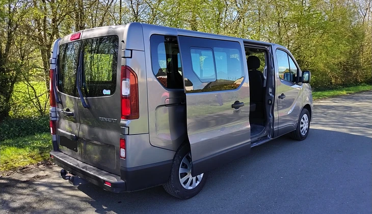 location-RENAULT-Martigné-sur-Mayenne-roadstr