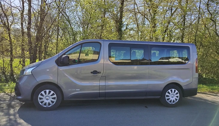 location-RENAULT-Martigné-sur-Mayenne-roadstr