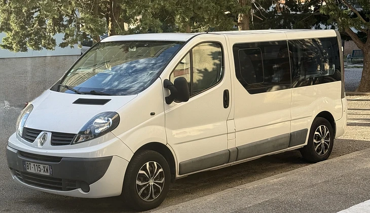 location-RENAULT-Salon-de-Provence-roadstr
