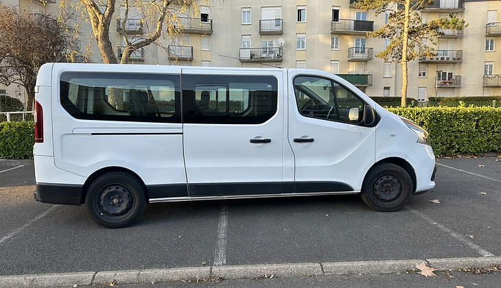 location-RENAULT-Tours-roadstr