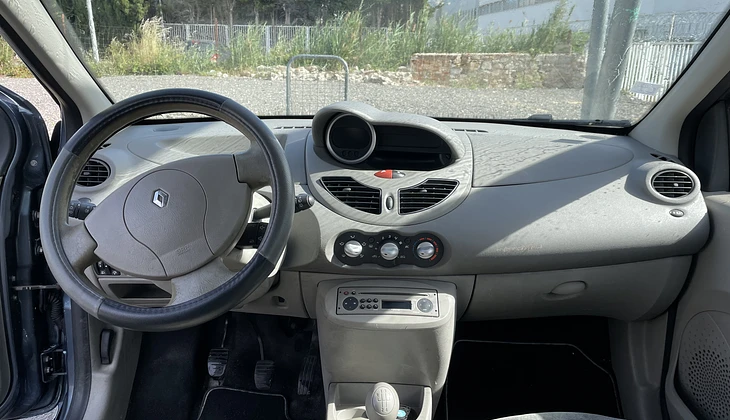 location-RENAULT-La Seyne-sur-Mer-roadstr