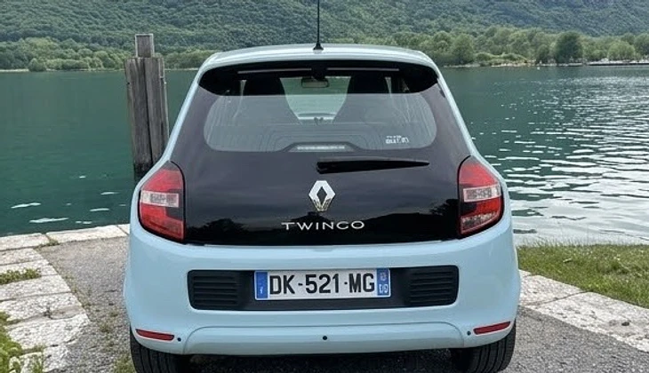 location-RENAULT-Meyzieu-roadstr