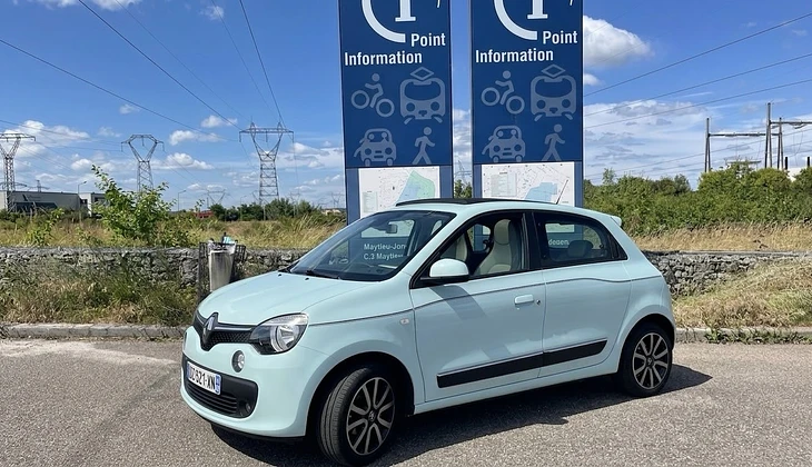 location-RENAULT-Meyzieu-roadstr