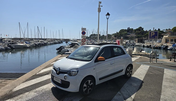 location-RENAULT-Carqueiranne-roadstr