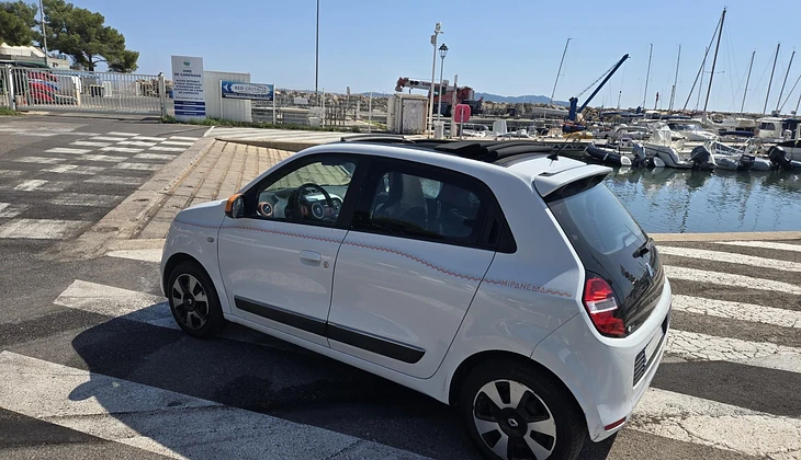 location-RENAULT-Carqueiranne-roadstr