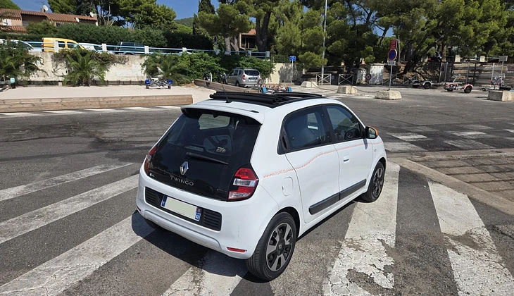 location-RENAULT-Carqueiranne-roadstr