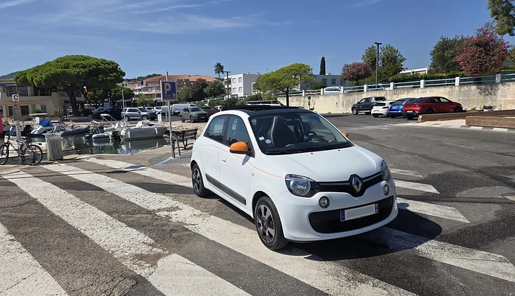 location-RENAULT-Carqueiranne-roadstr