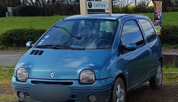 location-RENAULT-Château-Gontier-sur-Mayenne-roadstr